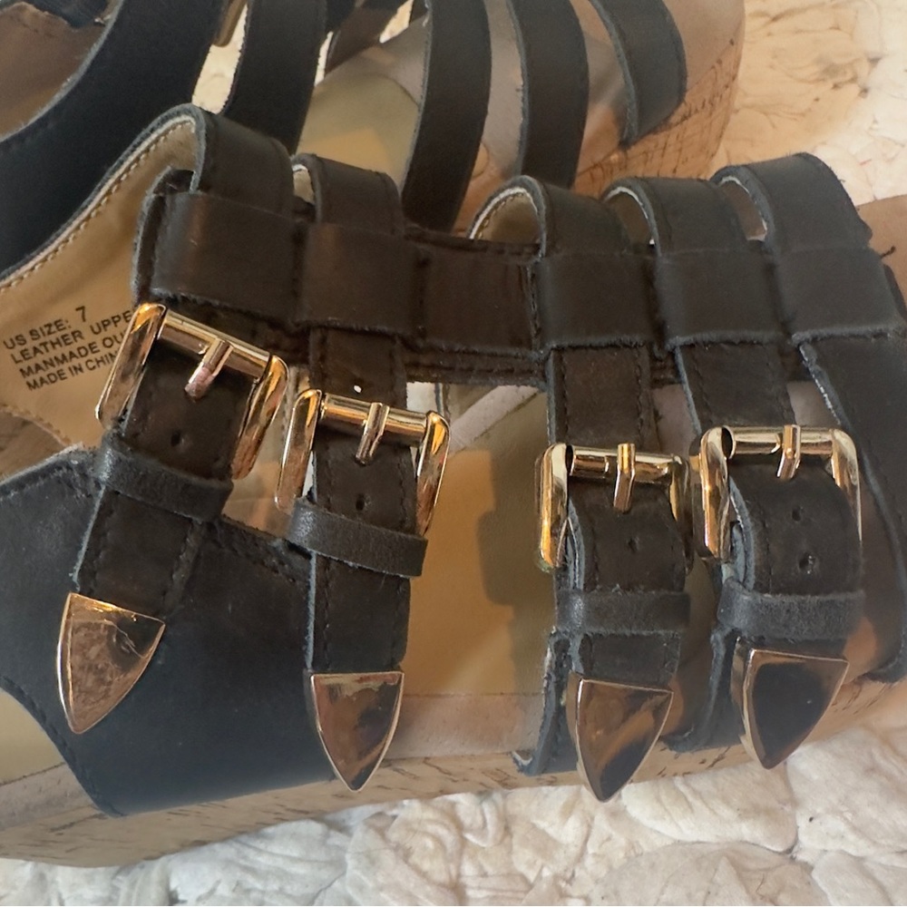 Very Volatile Sandals - Picture 3 of 6
